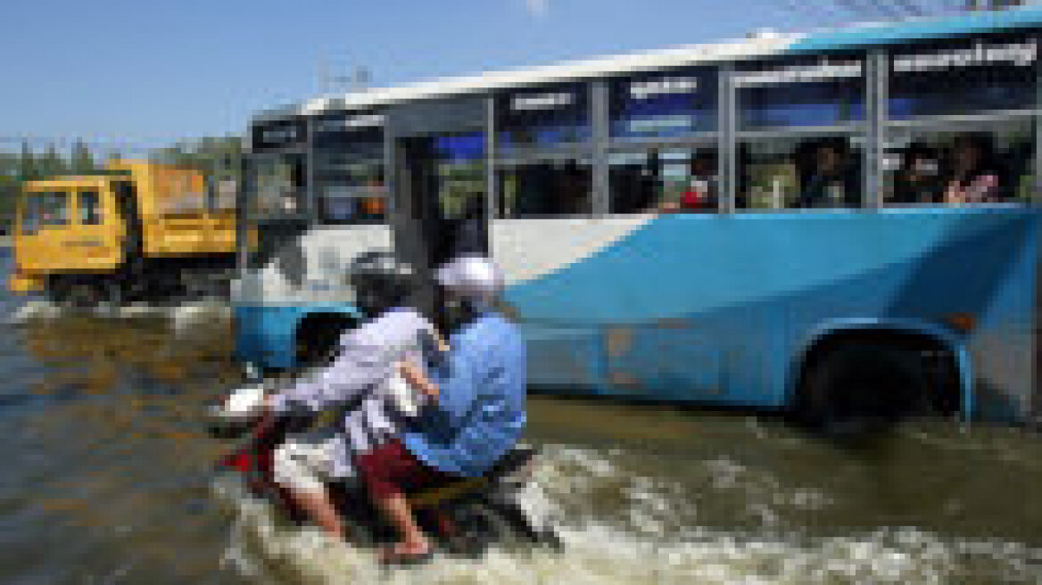 Η Μπανγκόκ απειλείται από τις πλημμύρες 